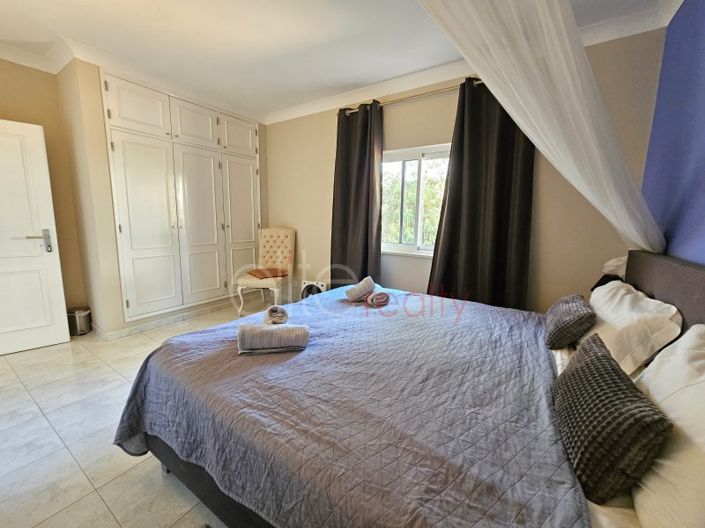 Image No.26-7 Bed House for sale