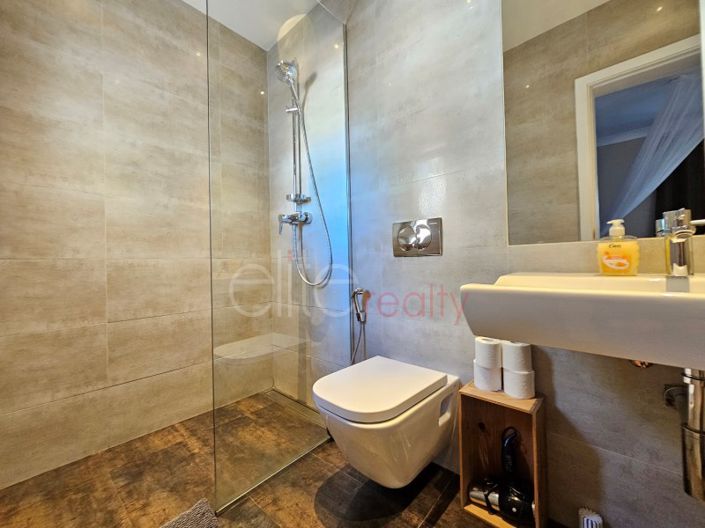 Image No.27-7 Bed House for sale