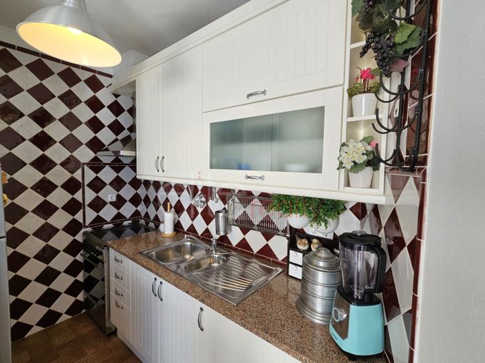 Image No.20-4 Bed House for sale