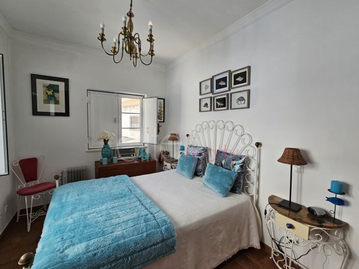 Image No.21-4 Bed House for sale