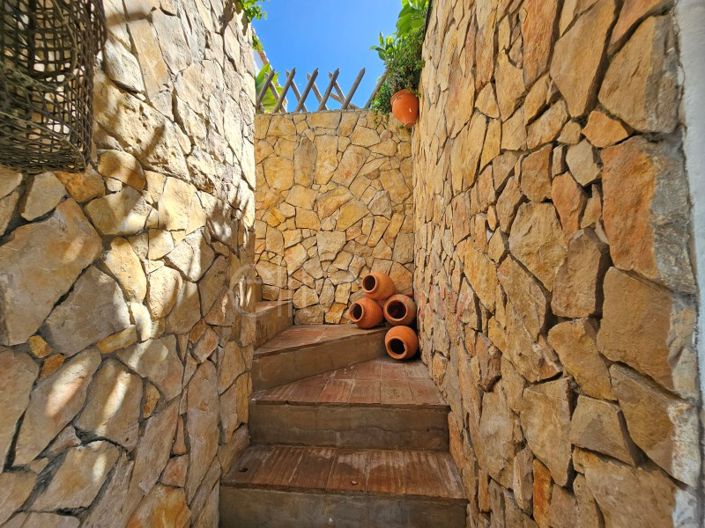 Image No.35-4 Bed House for sale