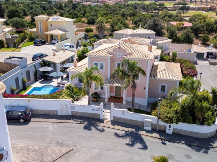 Image No.1-3 Bed House for sale