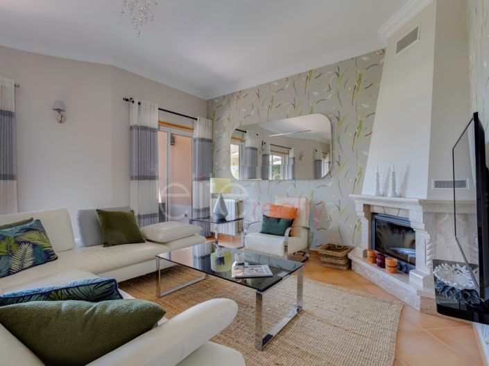 Image No.8-3 Bed House for sale