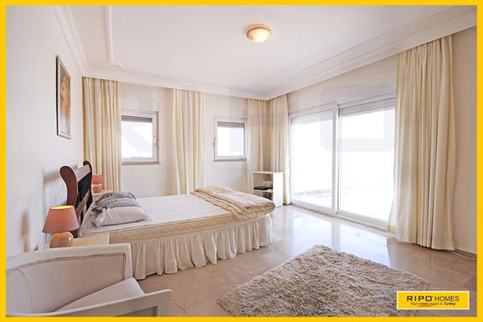 Image No.9-7 Bed Villa / Detached for sale