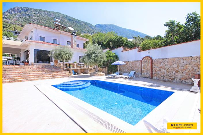 Image No.15-7 Bed Villa / Detached for sale