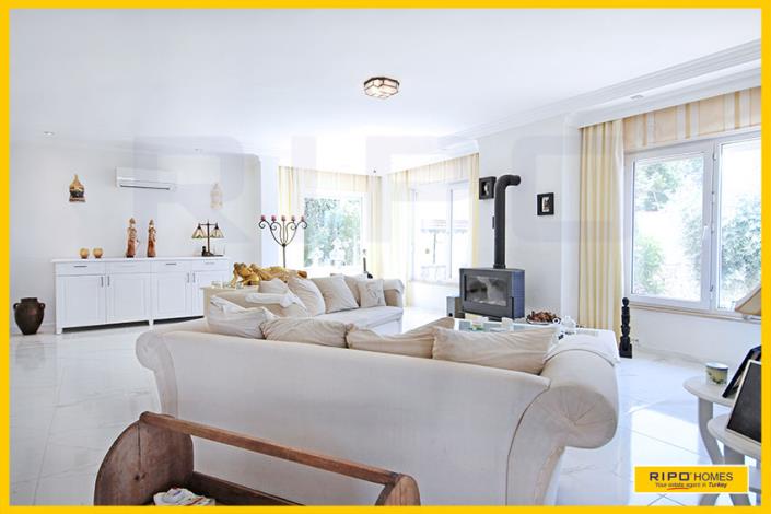 Image No.21-7 Bed Villa / Detached for sale