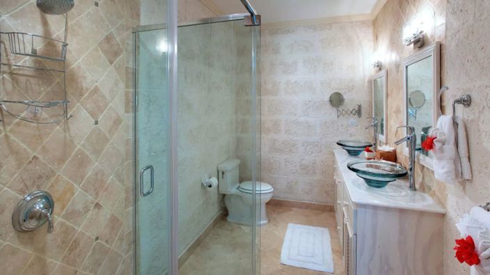 Image No.10-6 Bed Property for sale