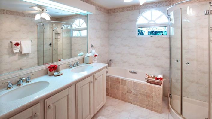 Image No.11-6 Bed Property for sale