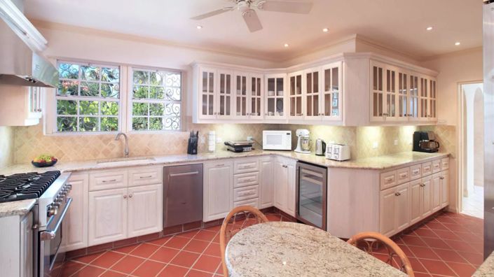 Image No.12-6 Bed Property for sale