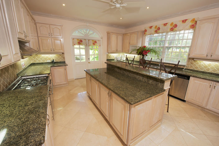 Image No.8-5 Bed Property for sale