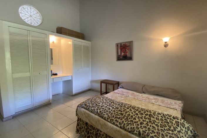 Image No.12-4 Bed Townhouse for sale