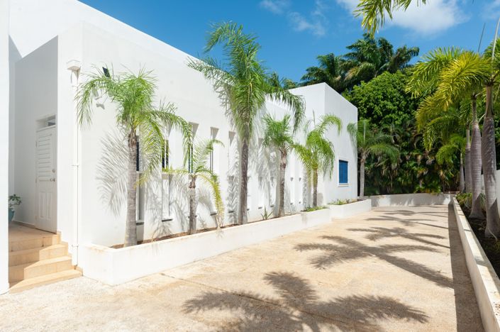 Image No.24-5 Bed Property for sale