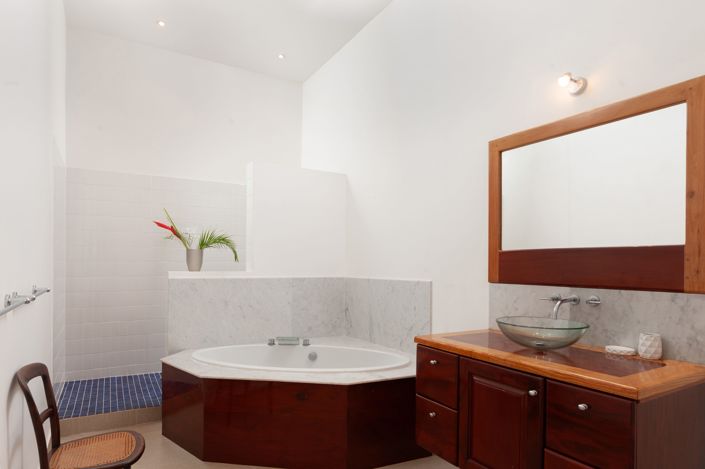 Image No.8-5 Bed Property for sale