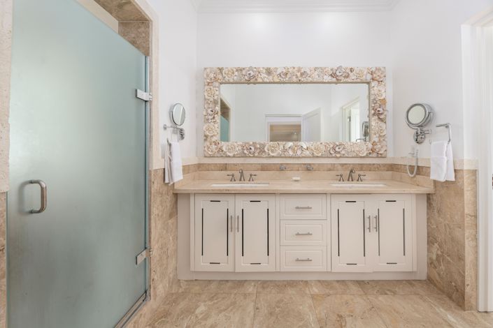 Image No.14-5 Bed Property for sale