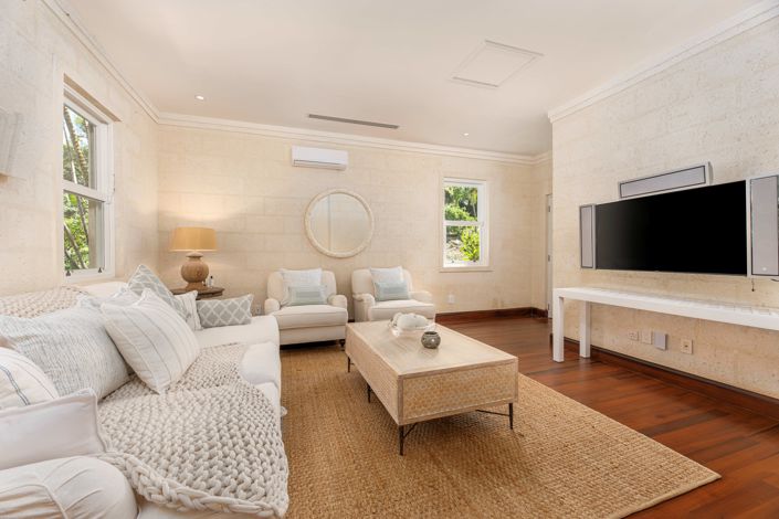 Image No.8-5 Bed Property for sale