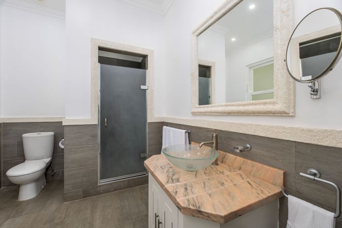 Image No.9-5 Bed Property for sale