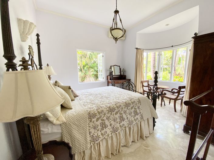 Image No.17-5 Bed Townhouse for sale