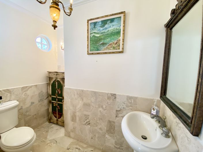 Image No.18-5 Bed Townhouse for sale