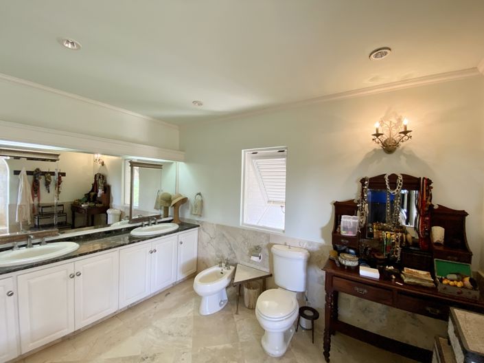 Image No.31-5 Bed Townhouse for sale