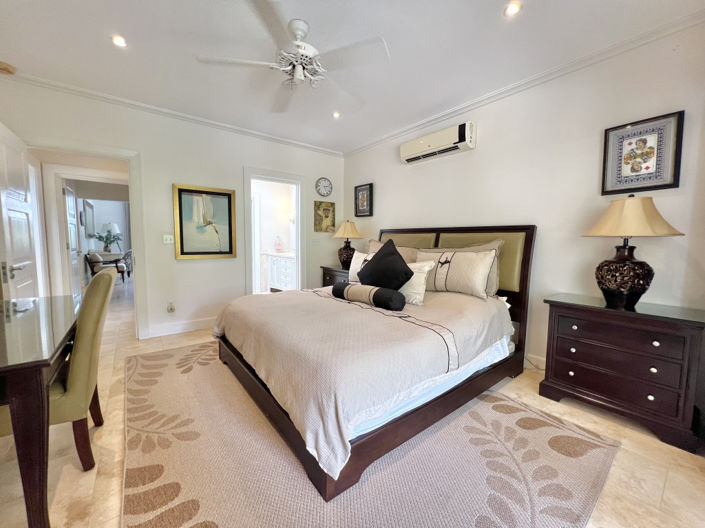 Image No.12-3 Bed Property for sale