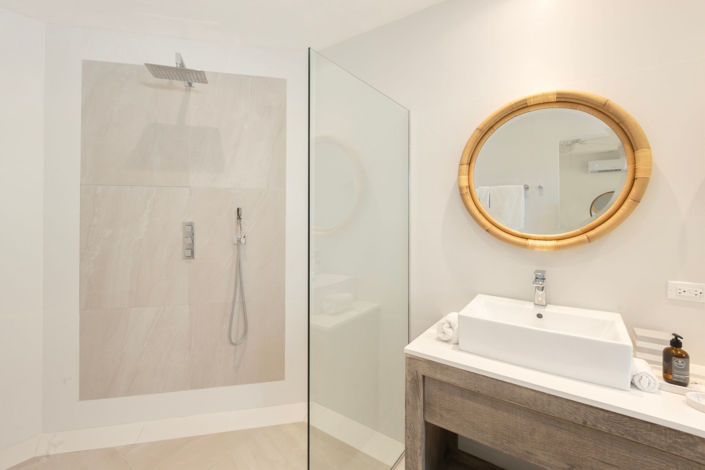 Image No.12-2 Bed Property for sale