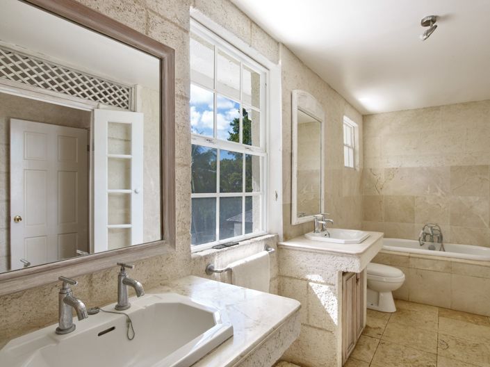 Image No.15-4 Bed Property for sale