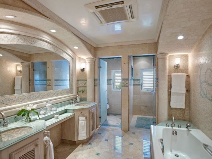 Image No.10-5 Bed Property for sale