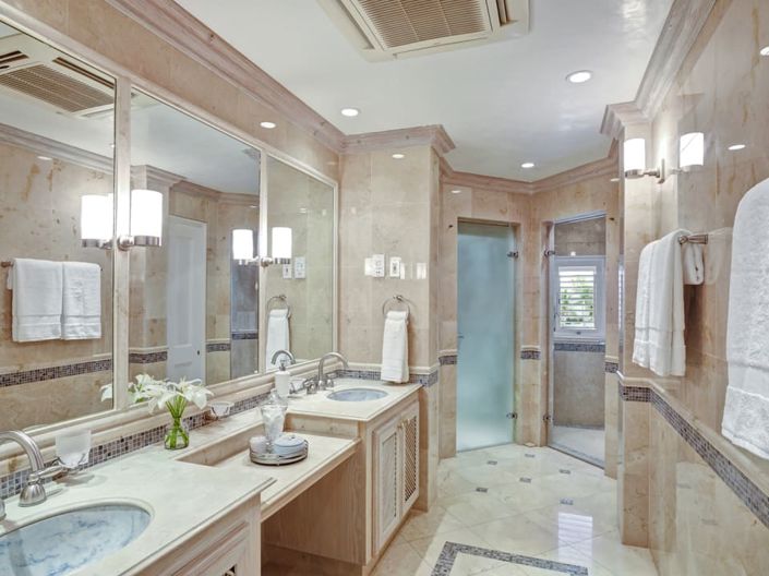 Image No.11-5 Bed Property for sale