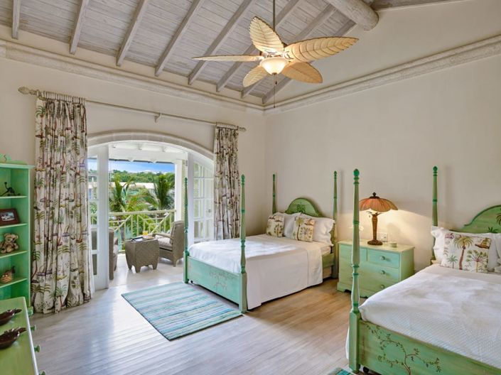 Image No.12-5 Bed Property for sale