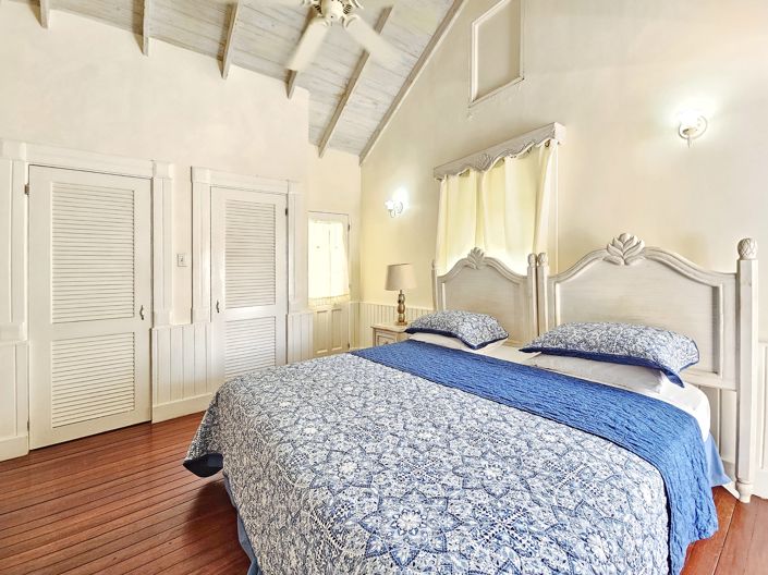 Image No.10-2 Bed Property for sale