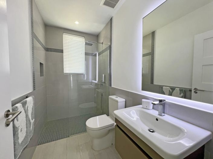 Image No.12-4 Bed Property for sale