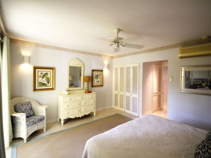 Image No.12-1 Bed Townhouse for sale