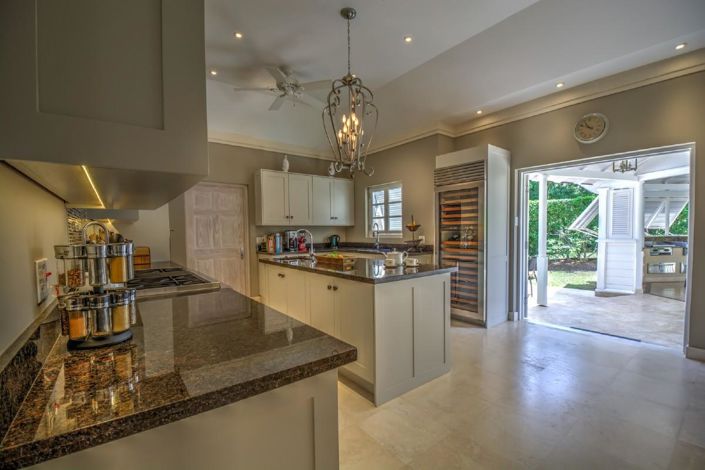 Image No.10-6 Bed Property for sale