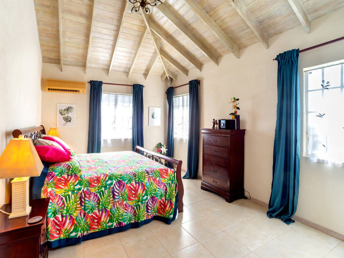 Image No.12-2 Bed Property for sale