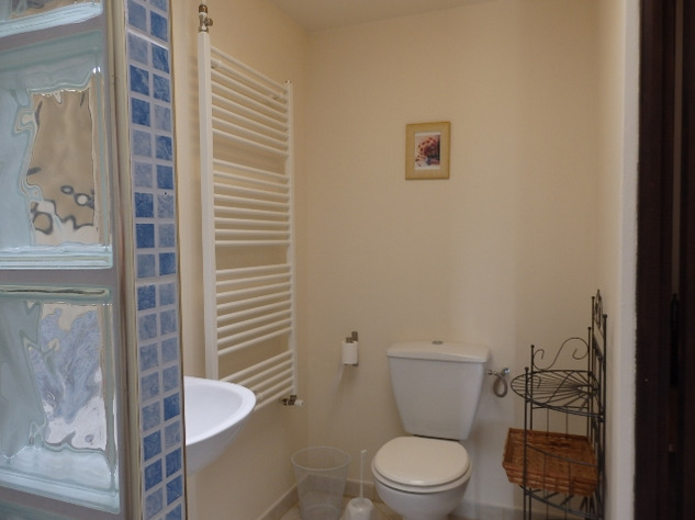 Image No.22-6 Bed Property for sale