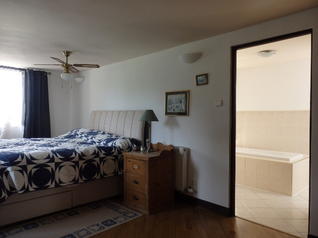 Image No.24-6 Bed Property for sale