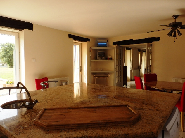 Image No.10-6 Bed Property for sale