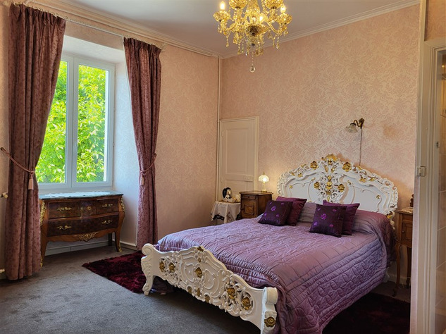 Image No.18-9 Bed Chateaux for sale