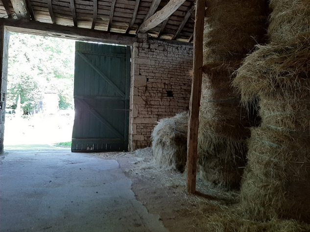 Image No.37-9 Bed Chateaux for sale