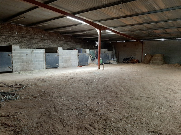 Image No.35-9 Bed Chateaux for sale