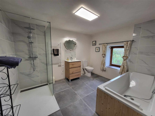 Image No.17-5 Bed House for sale