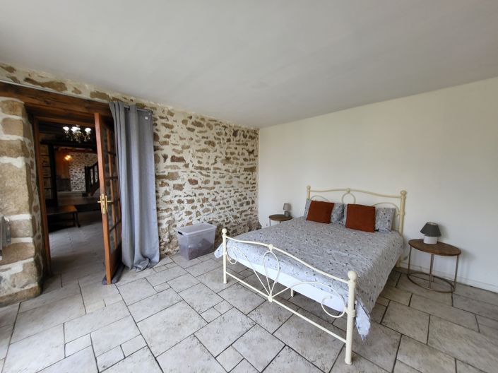 Image No.7-5 Bed House for sale