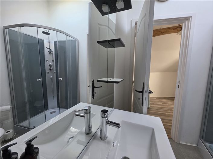 Image No.17-5 Bed House for sale