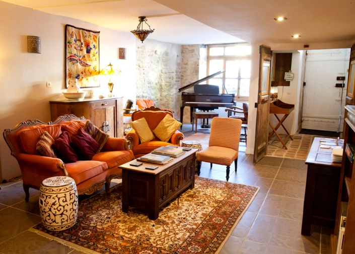 Image No.8-8 Bed House for sale