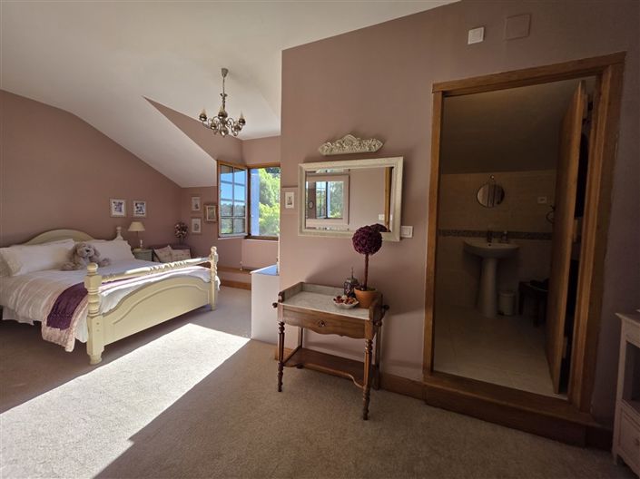 Image No.18-5 Bed House for sale