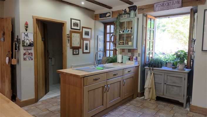 Image No.6-5 Bed House for sale