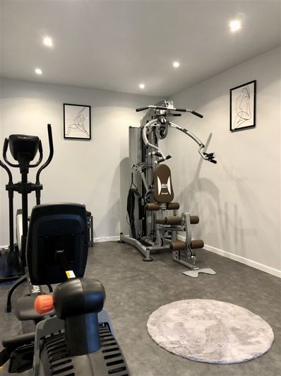 Image No.17-6 Bed House for sale