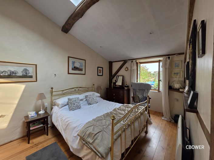 Image No.8-6 Bed House for sale