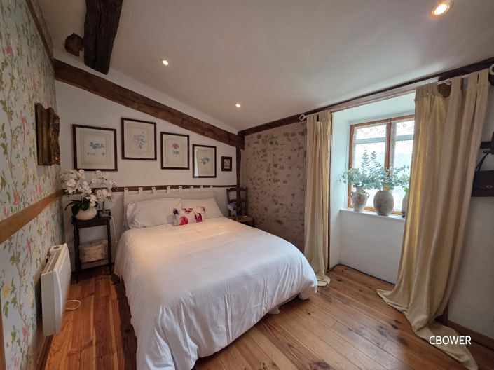 Image No.9-6 Bed House for sale