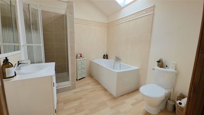 Image No.32-11 Bed House for sale